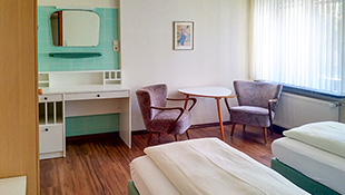 Schlafzimmer 1